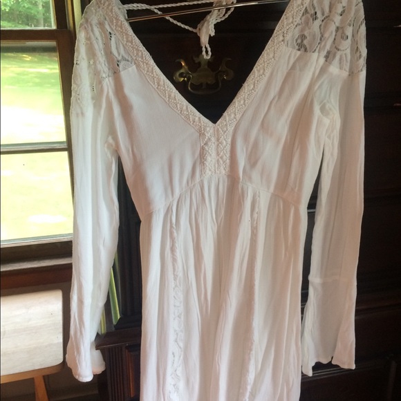 Cute summer dress never wore tags fell off - Picture 2 of 3